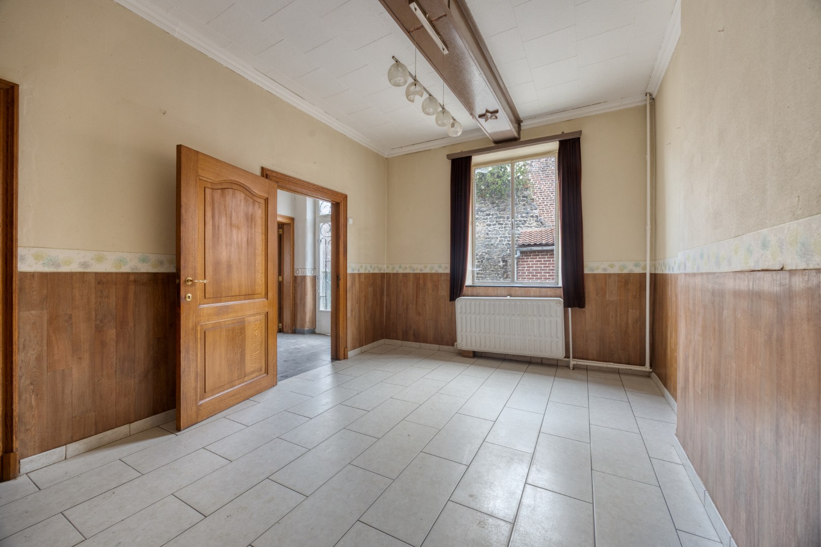 Hoevewoning met binnenkoer, stallingen en grote opslagruimte - foto 5