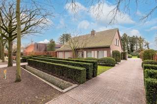 RUIME OPEN BEBOUWING TE RIJKEVORSELIn een groene omgeving in Rijkevorsel vinden we deze open bebouwing met een doordachte indeling, ruime volumes en...
