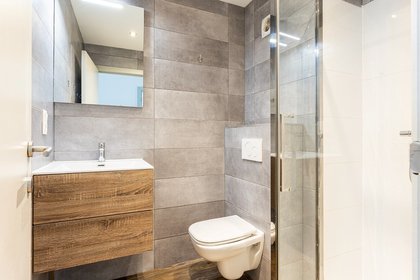 Instapklaar 3-slaapkamer appartement met terras! - foto 4