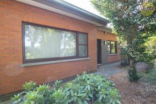 Bent u op zoek naar rust, ruimte en natuur?Deze gelijkvloerse woning op een prachtig perceel van 13a22ca in een groene, landelijke omgeving is een...