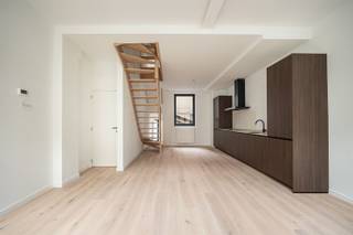 Opbrengsteigendom te koop – Gerenoveerd appartementsgebouw op AAA-locatie Dit volledig gerenoveerde appartementsgebouw is gelegen op een absolute...