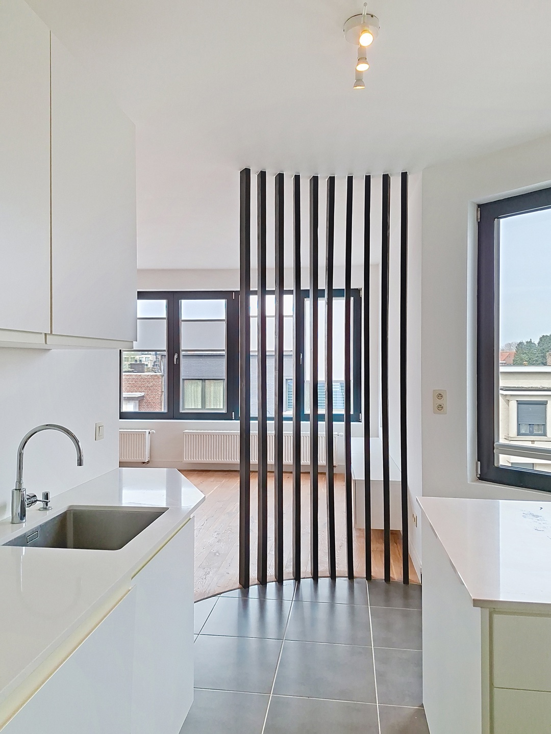 Fris lichtrijk en jong appartement met 2 slaapkamers en lift - foto 4
