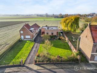 Deze goed onderhouden alleenstaande woning, gelegen op een gunstige en vlot bereikbare locatie in het landelijke Sint-Denijs, combineert...