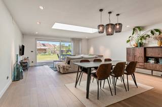 Come and discover this property during the Pre-sale on Saturday 23/05 between 9 a.m. and 10:30 a.m. By appointment only!This renovated home in Waregem is fully ready to move in. This house can enjoy a very spacious living space with a beautiful kitchen. There are 3 bedrooms, spacious storage space in the garden and plenty of parking spaces in front of the house. The house is within walking distance of the center and station of Waregem.LAYOUTGround floorEntrance hall - separate toilet - completely new kitchen in 2020 (oven, microwave, hotplates, extractor, fridge, dishwasher, sink) - storage - storage room with shower, sink and sink - spacious living room with garden view and floor heating - garden with large garden shed First floorBedroom 1 - bedroom 2 - bathroom (bath, sink, toilet)Second floorBedroom 3 - attic space GENERAL INFO- parquet living space- Natural gas central heating everywhere (Buderus HR boiler)- floor heating in the living room- solar panels available- pvc double glazing- electric shutters- electricity in accordance - very nice finish- possibility to buildIf you are looking for a ready-to-move-in house near the center of Waregem, be sure to make your appointment for the pre-sale.This home is offered via Pre-sale. The listed price is a target price. More information about this purchase method can be found from the file manager, Flore Decavel 0472 18 57 56 - flore.decavel@dewaele.comRegister of measures: no