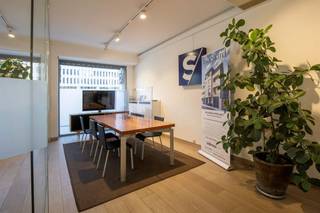 <p><span>Gelijkvloers kantoor met 2 parkeerplaatsen.</span><span><br /><br />Recent gerenoveerd kantoor van 134m² met drie grote etalageramen gelegen op de Frankrijklei te 2000 Antwerpen. <br />Het kantoor is verhuurd aan € 2.034 p/maand incl. Er zijn tevens 2 bovengrondse parkeerplaatsen die te bereiken zijn langs de Tabaksvest. <br />Netto opbrengst: 5,5% - Huurcontract 9-18-27 jaar - ingegaan vanaf juni 2020. Geïndexeerde huurprijs 1885 euro / maand + 150 euro / maand provisie gemeenschappelijke kosten.<br /><br />Op wandelafstand van het centraal station, het Theaterplein, de Meir en het Stadspark.</span></p>