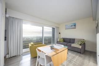 Welkom in deze aangename studio op de 9e verdieping van residentie Manager.De studio is rustig gelegen en geniet van een prachtig open zicht op het...