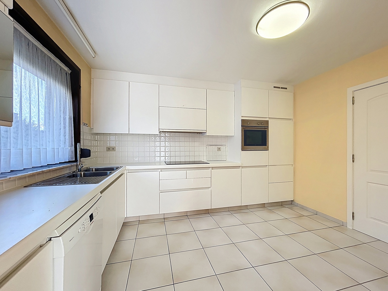 Ruim appartement met 3 slaapkamers, terras en garage - foto 5