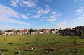Dit duplex appartement is gelegen op een topligging aan het gezellige Plein in de landelijke gemeente Kaprijke. Door zijn centrale ligging bevindt...