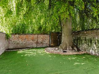 Idéalement située dans le quartier du Châtelain, maison de Maître d'une surface brute selon PEB de ± 380 m² entièrement rénovée, offrant six...