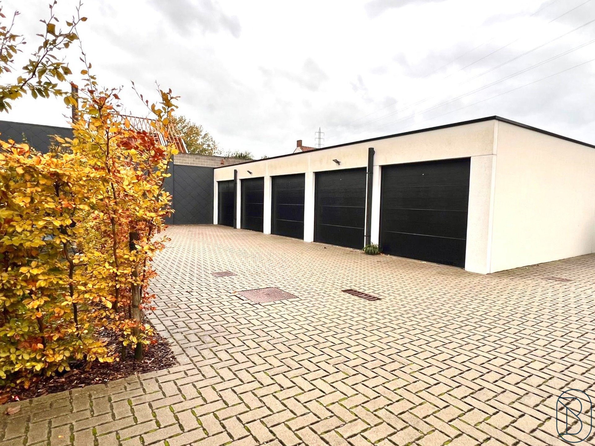 Ruime, beveiligde garagebox - foto 2