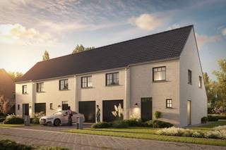 Hectaar bouwt 22 energiezuinige nieuwbouwwoningen op een centrale ligging, vlak bij de markt van Langemark in de Westhoek. Deze nieuwe woonbuurt combineert hedendaags wooncomfort en duurzaamheid met de charme en gezelligheid van het dorp. <br /><br />De eerste fase van het project is inmiddels gelanceerd en omvat een mix van halfopen en gesloten bebouwingen. Dankzij de centrale ligging bevinden de bakker, slager, recreatie, horeca, het openbaar vervoer en tal van andere voorzieningen zich op wandel- en fietsafstand. Een aangename woonomgeving waar alles binnen handbereik is.<br /><br /><strong>Indeling van de woning:</strong><br />Gelijkvloers: een inkomhal met gastentoilet, ruime en lichtrijke leefruimte met open keuken en inpandige garage<br />Verdiep: een nachthal met apart toilet, 3 volwaardige slaapkamers en een badkamer met ligbad, douche en dubbel lavabomeubel<br />Zolder: bereikbaar via een zolderluik <br /><br /><strong>Troeven van deze woning:</strong>
<ul>
<li>Mooie ligging nabij het centrum</li>
<li>Duurzaam en energiezuinig wonen</li>
<li>Vloerverwarming in combinatie met lucht/water warmtepomp</li>
<li>Regenwaterput van 7.500 liter (aangesloten op toiletten, wasmachine en buitenkraan)</li>
<li>Inpandige garage </li>
</ul>
Bovendien zijn deze woningen geschikt als vaste woonplaats of rendabele investering. Je koopt aan een vaste prijs en hebt de keuze om zelf je afwerking te bepalen of volledig ontzorgd te worden. <br /><br />Contacteer ons vandaag nog voor meer informatie of een afspraak op ons kantoor te Roeselare. <br /><span>(Foto’s zijn referentiebeelden van voorgaande projecten)</span>
