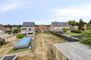 Deze woning is zeer gunstig gelegen in een doodlopende straat te Mol - Ginderbuiten, op wandel-/fietsafstand van scholen, station, openbaar...