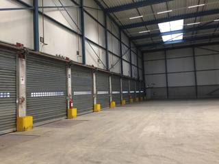 2.591 m² magazijn (Unit 1) te huur.<br /><br /><br />- 2.541m² magazijn + mezz.<br />- 20 los- laadkades / cross-dock<br />- 6 los-laadkades / magazijn <br />- 1 GV poort / magazijn <br />- omheinde site