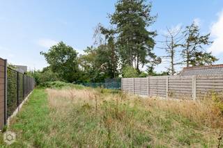 Op een toplocatie in Beerzel (Putte) bevindt zich deze bouwgrond van 512 m², bestemd voor een halfopen bebouwing. De rustige ligging wordt perfect gecombineerd met een vlotte bereikbaarheid en de nabijheid van winkels, scholen en openbaar vervoer.<br /><br />Deze bouwgrond biedt tal van stedenbouwkundige mogelijkheden. De render geeft een indicatieve weergave van een mogelijke woning volgens de geldende bouwvoorschriften conform de verkaveling.<br /><br />Bouwvoorschriften:<br />- Bouwgrond voor halfopen bebouwing<br />- Bouwdiepte max. 17m<br />- Keuze tussen plat dak of hellend dak<br />- Carport + berging in de zijtuinstrook<br />- Tuinberging is toegelaten<br /><br />Dit is een uitstekende opportuniteit als u op zoek bent naar een bouwgrond voor een halfopen bebouwing te Beerzel (Putte). Contacteer ons voor meer informatie op 0474 78 07 73 of neem een kijkje op www.boonstravastgoed.be.<br /><br />Bijzonderheden:<br />- Perceel = 512 m²<br />- Uitstekende ligging<br />- Halfopen bebouwing