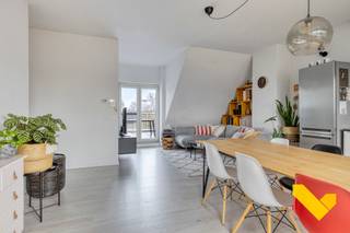 Dit recent, in het centrum van Dessel gelegen appartement omvat volgende extra troeven die het zeker de moeite waard maken om deze woning...