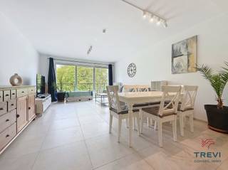 Au premier étage d'un bel immeuble récent de standing au centre ville, bel appartement 2 chambres lumineux avec terrasse en état...