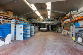 Op zoek naar een rendabele investering op een toplocatie? Dan is dit unieke vastgoed in het hart van Oudenburg iets voor u!Gebouw voor gemengd...