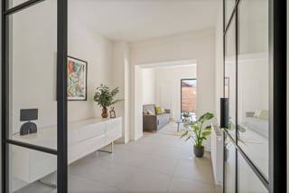 - Ideale ligging in Dadizele-centrum: Beselarestraat 59A<br />- Volledig instapklare woning<br />- Ruime inkomhal<br />- Lichtrijke leefruimte met open keuken<br />- Bureauruimte<br />- Zonnig terras en ruim dakterras, zuidgericht<br />- 4 volwaardige slaapkamers<br />- 2 badkamers en 3 toiletten<br />- Inpandige garage <br />- Richtprijs: € 379.000