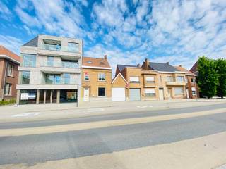 [[ DIT PAND NEEMT DEEL AAN DE ERA OPEN HUIZEN DAG OP 13/6 VAN 9:30 TOT 10:30 ]]Avelgem - Gerenoveerde woning met 4 slaapkamers te koop in het hartje...