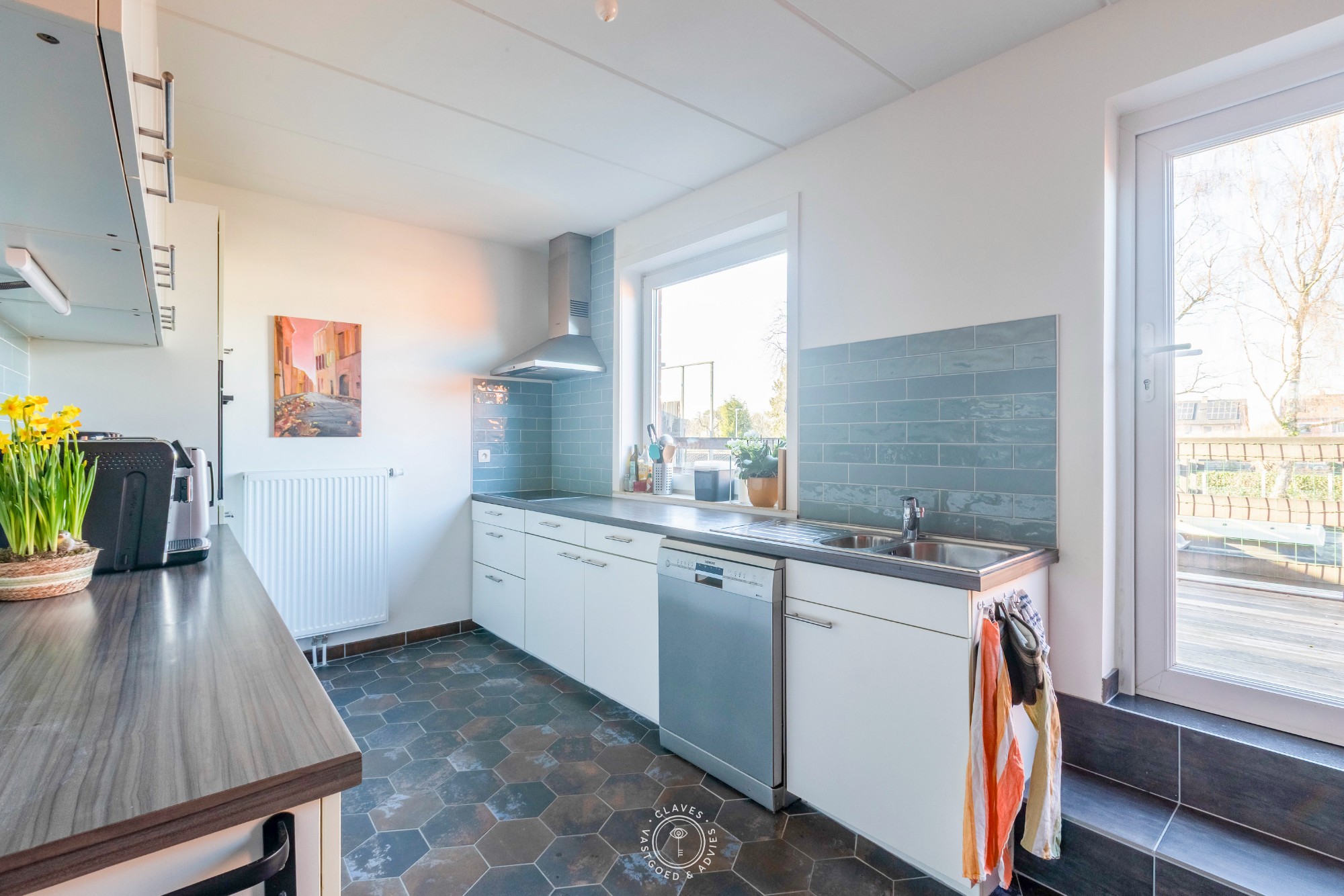 Beneden appartement met één slaapkamer en boven een duplex met drie slaapkamers — twee woonunits op één adres - foto 3