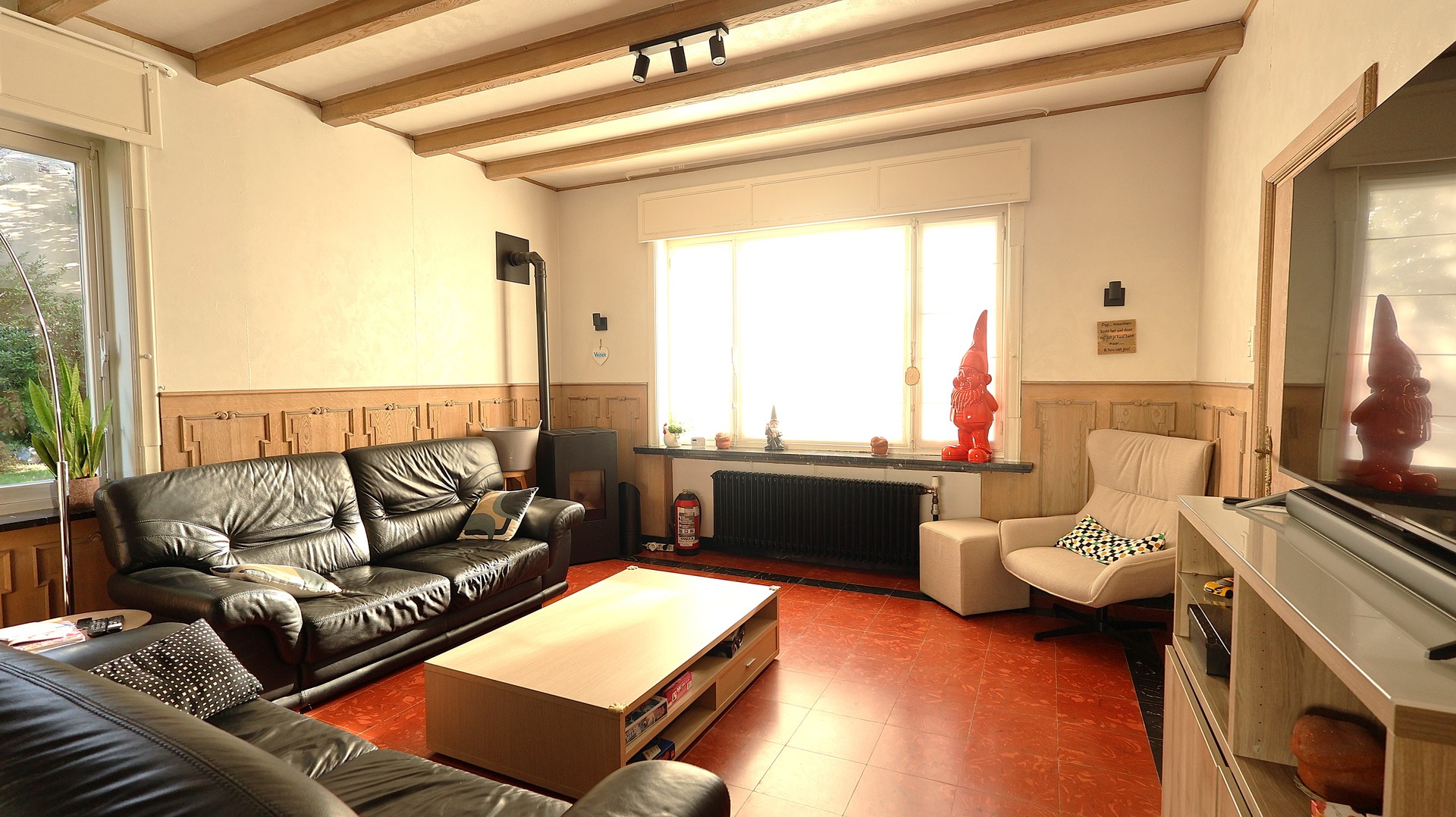 Ruime karaktervolle woning met tuin en dubbele garage - foto 4
