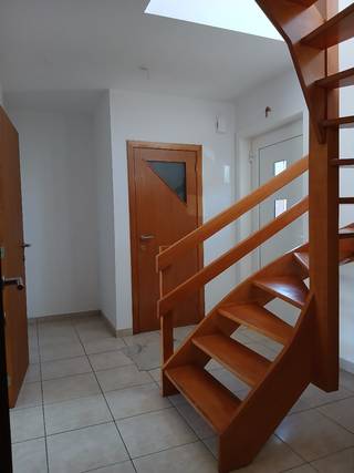 Gezinswoning van 159 m² met 3 slaapkamers - 2 aparte toiletten - ruime woonkamer met zicht op tuin - moderne halfopen keuken (gasfornuis -...