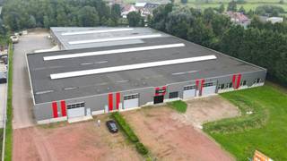 Indeling en afwerking- Totale oppervlakte: 204 m²- Vrije hoogte van 5,10 meter- Sectionaalpoort (4,2 m hoog x 4 m breed) + aparte toegangsdeur-...