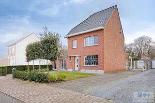 Op een uitstekende toplocatie te Itegem, bevindt zich deze prachtige woning met polyvalent bijgebouw op een perceel van 995 m²Deze instapklare woning...
