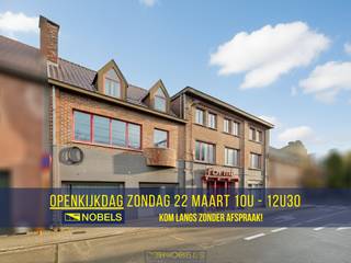 <h3><span>🏠 Ontdek je nieuwe thuis tijdens het weekend van de <strong>OPENKIJKDAGEN</strong>!<br />📅 <strong>Zondag 22 maart </strong><strong>⏰</strong><strong>  10u tot 12u30</strong><br />📌 <strong>Vrij toegankelijk – GEEN afspraak nodig</strong><br />📞 Wil je eerder al een kijkje nemen? Bel ons op ☎️ <strong>055 30 92 90</strong></span></h3>
<br />VEELZIJDIG HANDELSPAND MET PRIVATIEVE WOONST, gelegen op een uitstekende CENTRALE LIGGING vlak bij het STATION van Zottegem en op WANDELAFSTAND van alle voorzieningen. Deze eigendom biedt een UITZONDERLIJKE COMBINATIE van ruimte, ZICHTBAARHEID en FLEXIBILITEIT, ideaal voor wie een ZELFSTANDIGE ACTIVITEIT wil combineren met WONEN, of voor DIENSTVERLENENDE FUNCTIES zoals banken, schoonheidssalon, groepspraktijk... die op zoek zijn naar een pand met STERK POTENTIEEL.<br />Via de centrale inkom met bar krijgt u toegang tot verschillende ruime zalen, momenteel ingericht als sport- fitness,- en dansruimte, maar perfect geschikt voor uiteenlopende activiteiten. Daarnaast is er een aparte inkom die toegang geeft tot een afzonderlijke praktijkruimte, ideaal voor vrije beroepen of wie nood heeft aan een afgescheiden werkgedeelte. Op de 1ste verdieping bevinden zich de kleedkamers, douches, toiletten, stockageruimten en sauna, evenals de toegang tot het privatieve woongedeelte. Dit gezellige duplex appartement bestaat uit een inkom, een lichtrijke woonkamer met aansluitende ingerichte keuken en een gastentoilet. Op de 2de verdieping bevinden zich de nachthal, bureelruimte, 3 slaapkamers, een ingerichte badkamer en een ruime zolderruimte die nog tal van mogelijkheden biedt.<br />Buitenshuis beschikt deze eigendom over een ruim terras, ideaal als ontspanningsplek.<br /><br />Adres: Musselystraat 36 te Zottegem<br /><br />EPC: 590 kWh/m², G-score en P-score C, renovatieverplichting van toepassing