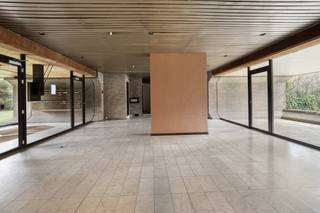 Bent u op zoek naar een appartement waar u nog een persoonlijke touch aan kan geven ? Dit appartement op de 4de verdieping aan de Nieuwelaan 127...