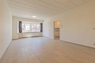<p>Knus appartement met aangenaam uitzicht nabij centrum Dendermonde.<br /><br />Dit<i><strong> 2 kamer</strong></i> appartement is gelegen op de derde verdieping van deze kleine residentie.<br />Op slechts enkele voetstappen van het centrum Dendermonde waar men kan genieten van het stadsleven met alle voordelen zoals winkels, horeca, markt ,evenementen ,ect.....<br />Als indeling heeft men een inkom/nachthal met bergruimte, een ruim ingerichte woonkamer, aparte keuken met basis toestellen, een knusse badkamer met toilet ,1 ruime slaapkamer en 1 hobby /baby kamer. Het appartement werd recent gerenoveerd, nieuwe badkamer | sanitair | cv-installatie en volledig geschilderd.<br />Deze <i><strong>kleinschalige</strong></i> en <i><strong>nette residentie </strong></i>wordt misschien wel u nieuwe thuis. <br /><br /><i><strong>Extra troeven</strong></i> :  <u>2 kamers</u> | <u>instapklaar</u> | <u>snel beschikbaar</u> |<u> knus ingericht</u> | <u>nabij scholen en openbaar vervoer</u></p><p>Beschikbaar vanaf <i><strong>15/05/2026</strong></i> Huur 795€ + 35€ forfait gebouw.<br />Boek vandaag nog uw persoonlijke afspraak voor een bezoek aan deze buitenkans.<br /><strong>info@rented.be</strong> | <i><u>078 482000 </u></i>| <strong>www.rented.be</strong></p>