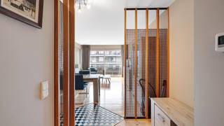 Du côté ensoleillé de la Lippenslaan, à distance de marche de la mer et de la plage, nous vous proposons à la vente cet appartement économe en énergie situé au troisième étage. Idéalement situé dans le centre animé de Knokke, vous profitez de tout le confort avec de nombreux magasins, restaurants et commodités à proximité.<br /><br />Disposition :<br />Hall d’entrée avec toilette, agréable séjour avec accès à la terrasse, cuisine équipée, salle de bains, spacieuse chambre à coucher, deuxième terrasse à l’arrière.<br /><br />Local à vélos et cave privative. <br /><br />Visites ? Sur rendez-vous avec Avantimmo au numéro 050 62 50 55.