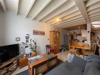 <p><span>ISABELLASTRAAT 11, 2850 BOOM</span></p><p><span>Starterswoning met terras!</span></p><p><span> </span></p><p><span>Deze compacte charmante starterswoning ligt op een centrale locatie nabij het station in Boom.</span></p><p><span>Zowel het openbaar vervoer als invalswegen en het handelscentrum zijn op wandelafstand.</span></p><p><span>Een ideale uitvalsbasis op een rustige locatie!</span></p><p><span> </span></p><p><span>Op het gelijkvloers vinden we de leefruimte, open keuken, badkamer en het terras.</span></p><p><span>Op Verd. +1: is er een ruime slaapkamer en een trap naar de bergzolder.</span></p><p><span>Op Verd. -1: een bergkelder met luik. </span></p><p><span> </span></p><p><span>Met het EPC-label C is er geen renovatieplicht.</span></p><p><span>De woning werd Asbestveilig bevonden.</span></p><p><span> </span></p><p><span>Voor een bezoek of meer info: 03 888 44 01 of <span>info@immodillen.be</span></span></p><p><span> </span></p>