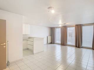 This apartment is located in the heart of Poperinge, in the Doornstraat, within walking distance of the Grote Markt and across the street from WZC Huize Proventier. It is located on the first floor and is accessible by elevator. The apartment has been repainted.Layout: * Floor +1: - entrance hall with cloakroom closet - separate toilet - bright living room with open kitchen with oven, fridge, double sink and ceramic hob with hood- storage - laundry room - bathroom with bath with shower facilities, sink and built-in cupboards- 2 bedrooms (12 &amp; 11 m²)- east-facing terrace* Ground floor 0: - communal bicycle and waste storage=> EPC label B=> Immediately available=> Mostly repainted=> Syndic fees included