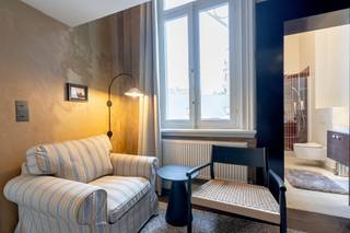 <p><span>Stijlvolle studio in co-living concept in hartje Antwerpen </span></p><p><span> </span></p><p><span>Deze studio (eerste verdieping) maakt deel uit van "Old Brick", een prachtig gerenoveerd gebouw van meer dan 600 m², gelegen aan de Oudesteenweg 108 in een rustige buurt, vlakbij winkels, openbaar vervoer en het Centraal Station van Antwerpen.</span></p><p><span> </span></p><p><span>De studio beschikt over een eigen bed, badkamer met douche en toilet en kitchenette, wat zorgt voor comfort en privacy. </span></p><p><span>Daarnaast hebben bewoners toegang tot kwalitatieve gemeenschappelijke ruimtes, waaronder een volledig uitgeruste keuken, ruime leefruimte, eetplaats, werkplekken en een gezellige lounge, ontworpen om verbinding en welzijn te stimuleren. </span></p><p><span> </span></p><p><span>Old Brick huisvest een dynamische community van voornamelijk internationale expats en young professionals die waarde hechten aan comfort, design en samenleven. </span></p><p><span> </span></p><p><span>Bijzonderheden:</span><span> </span></p><p><span>- De huurprijs is inclusief elektriciteit, water, gas, internet, wekelijkse cleaning van de gemeenschappelijke ruimtes, meubilair, Netflix en community events. </span></p><p><span>- Beschikbaar vanaf 1 juli 2026</span></p><p><span> </span></p><p><span>De foto's vanaf de draaitrap zijn van de gemeenschappelijke delen. </span></p><p><span> </span></p><p><span>Ben jij geïnteresseerd in gemeubelde kamers te huur in Antwerpen centrum, ben je op zoek naar ander vastgoed of wens je de waarde van jouw eigendom te kennen? Dan ben je bij BOLT Immo aan het juiste adres! Wij helpen jou graag verder.</span></p><p><span> </span></p><p><span>__________________________________________________________________________</span></p><p><span> </span></p><p><span>Stylish private studio in a co-living concept in the heart of Antwerp</span></p><p><span> </span></p><p><span>This studio (first floor) is part of “Old Brick” a beautifully renovated building of over 600 m², located at Oudesteenweg 108 in a quiet neighborhood, close to shops, public transport, and Antwerp Central Station.</span></p><p><span> </span></p><p><span>The studio features a private bed, bathroom with shower and toilet, and kitchenette, ensuring comfort and privacy.</span></p><p><span>In addition, residents have access to high-quality shared spaces, including a fully equipped kitchen, spacious living area, dining space, workspaces, and a cozy lounge, all designed to foster connection and well-being.</span></p><p><span> </span></p><p><span>Old Brick is home to a dynamic community of mainly international expats and young professionals who value comfort, design, and community living.</span></p><p><span> </span></p><p><span>Key features:</span></p><ul><li><span>The rental price includes electricity, water, gas, internet, weekly cleaning of the common areas, furniture, Netflix, and community events </span></li><li><span>Available from July 1st</span></li></ul><p><span> </span></p><p><span>The photos from the spiral staircase onwards show the common areas. </span></p><p><span> </span></p><p><span>Are you interested in this studio for rent in Antwerp, are you looking for other real estate or would you like to know the value of your property? Then you have come to the right place at BOLT Immo! We will gladly help you.</span></p><p><span> </span></p><p><span> </span></p><p><span> </span></p><p><span> </span></p><p><span> </span></p><p><span> </span></p>