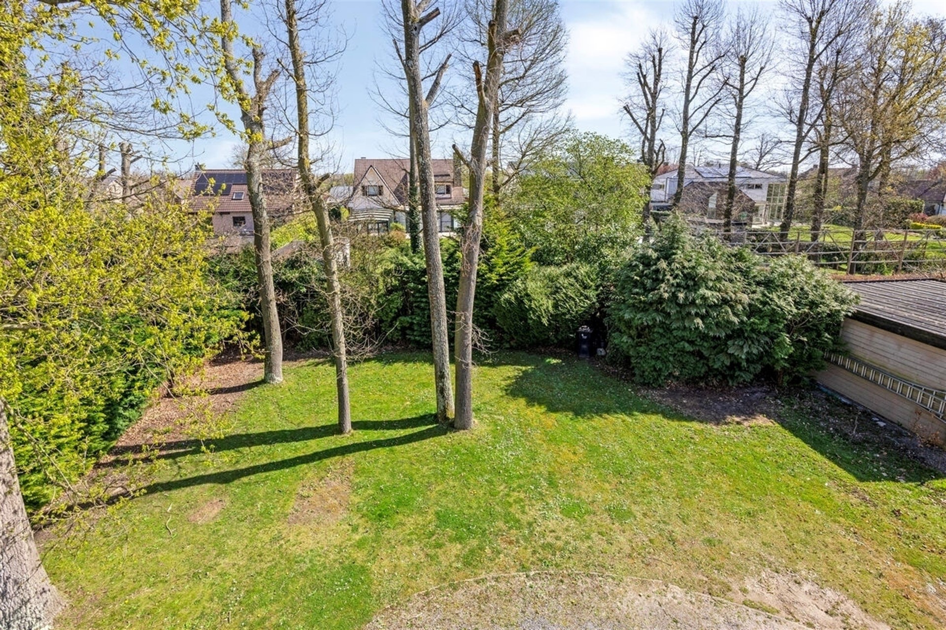 Ruime gerenoveerde villa met 4 slaapkmaers in residentiele wijk - foto 3