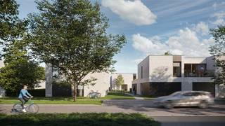 <p>Ontdek Woonerf Bastion in Edegem, een uniek nieuwbouwproject waar modern comfort en groen wonen perfect samenkomen. Gelegen vlak naast het prachtige Fort V en omgeven door natuur, geniet je hier dagelijks van rust, ruimte en een uitzonderlijke woonkwaliteit.</p><p>Deze energiezuinige woningen en appartementen zijn gebouwd met oog op de toekomst en behalen een indrukwekkend E-peil van E10. Dankzij de combinatie van een geavanceerde lucht/water-warmtepomp, vloerverwarming én vloerkoeling ervaar je het hele jaar door een aangenaam binnenklimaat. De integratie van zonnepanelen zorgt bovendien voor een lage energiefactuur en een duurzame levensstijl.</p><p>Binnenin geniet je van een doordachte indeling en kwalitatieve afwerking, met de mogelijkheid om jouw woning verder te personaliseren volgens jouw smaak. De kleinschaligheid van het project creëert een exclusieve en rustige woonomgeving, ideaal voor wie houdt van privacy en comfort.</p><p>Met ondergrondse parkeerplaatsen, ruime fietsenstallingen en een ligging nabij winkels, scholen en openbaar vervoer, biedt Bastion alles wat je nodig hebt binnen handbereik.</p><p>We betreden de woning in een aangename inkomhal die toegang geeft tot het gastentoilet en de ruime berging. Hier kan u de Viessmann warmtepomp terugvinden samen met de aansluiting voor wasmachine/droogkast. Als we verderlopen komen we in een mooie lichtrijke leefruimte dankzij de grote schuifraam naar de tuin. De half-open keuken is voorzien van alle toestellen en kan naar eigen smaak verder gekozen worden bij de keukenbouwer.</p><p>Op de eerste verdieping is er een aangename overloop die toegang geeft tot de 3 slaapkamers. Er is een aparte berging waar we het ventilatiesysteem type D terugvinden. Als laatste is er een badkamer voorzien van toilet, dubbele lavabo en ruime douche. Ondergronds kan u een staanplaats en berging mee aankopen. Er zijn ook bezoekersparkings voorzien en fietsenstalling. </p><p>Woon in harmonie met de natuur, zonder in te boeten aan bereikbaarheid en luxe. Bastion is meer dan wonen — het is thuiskomen.</p>