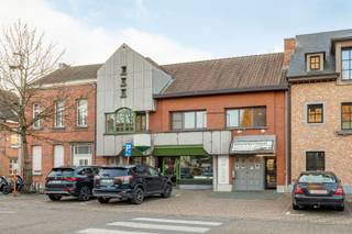 Hedendaagse commerciële ruimte met woonpotentieel in Herenthout. Dit opmerkelijke pand in het hart van Herenthout biedt een unieke combinatie van...