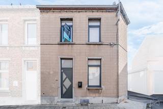 Implantée dans un environnement calme à Jemappes, cette agréable maison en bon état d’entretien vous séduira par son agencement pratique et...