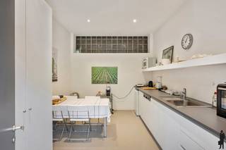 Uitzonderlijke kantoorruimte met fotostudio gelegen aan de ArgentiniëlaanCreatieve kantoorruimte met eigen fotostudio aan de ArgentiniëlaanAan de...