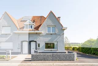 Charmante te renoveren woning met prachtig zicht te koop in LendeledeDe woning heeft een bewoonbare oppervlakte van 152 m² en is gelegen op een...