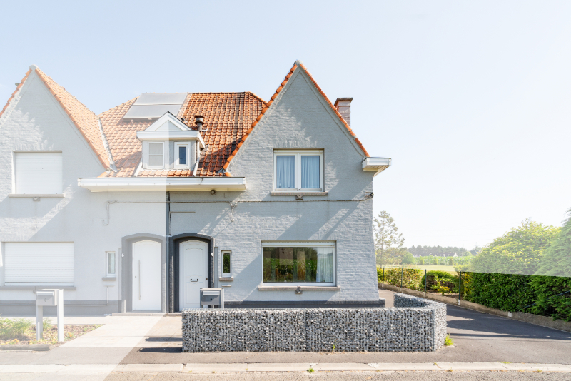 Charmante te renoveren woning met prachtig zicht - photo 1