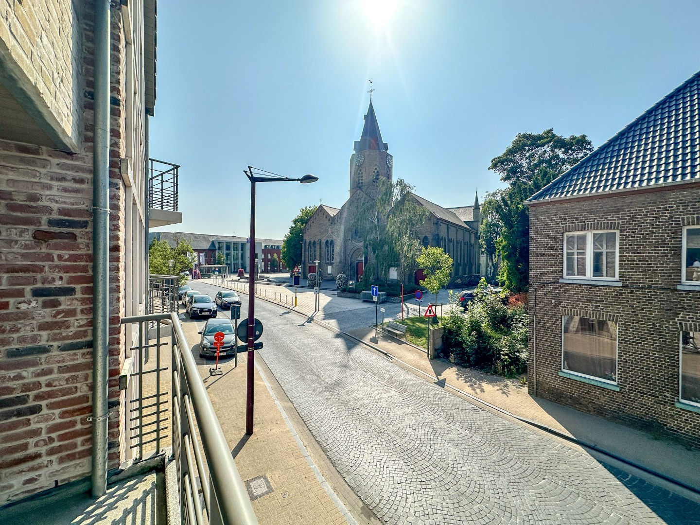 Instapklaar energiezuinig appartement hartje Eernegem, met zonnig terras, topligging. - foto 3