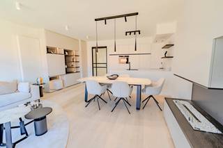 Dit prachtig gelegen appartement bevindt zich op wandelafstand van zowel het bruisende centrum als het idyllische Zegemeer.De indeling is als volgt:...