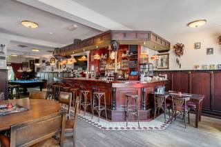 Café met woonst gelegen midden in het gezellige grensdorp Meersel-Dreef. Het pand verkeert in goede staat van onderhoud. Geschikt voor...