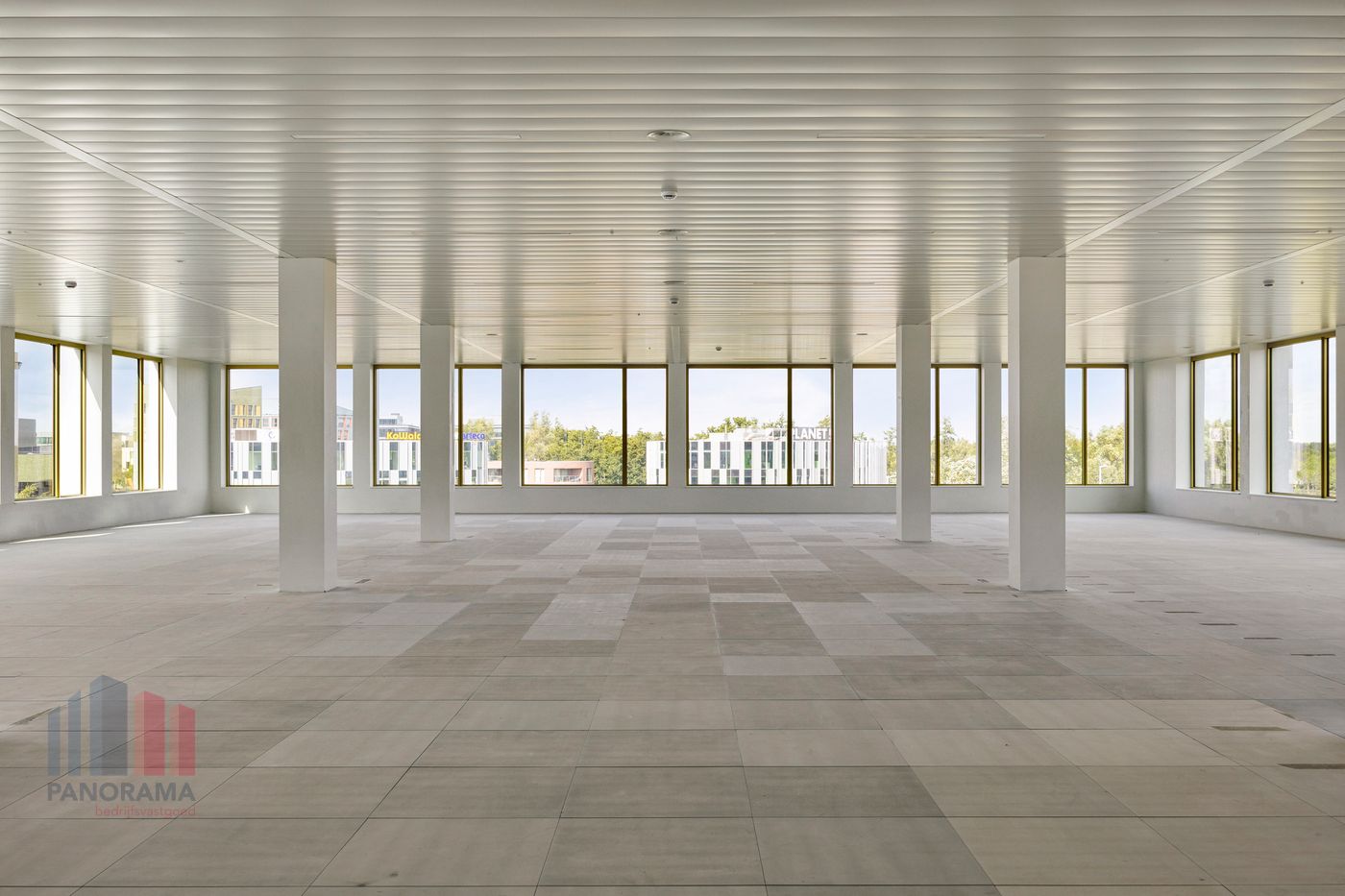 Unique office space in absolutely prime location with visibility of the R4 - photo 3