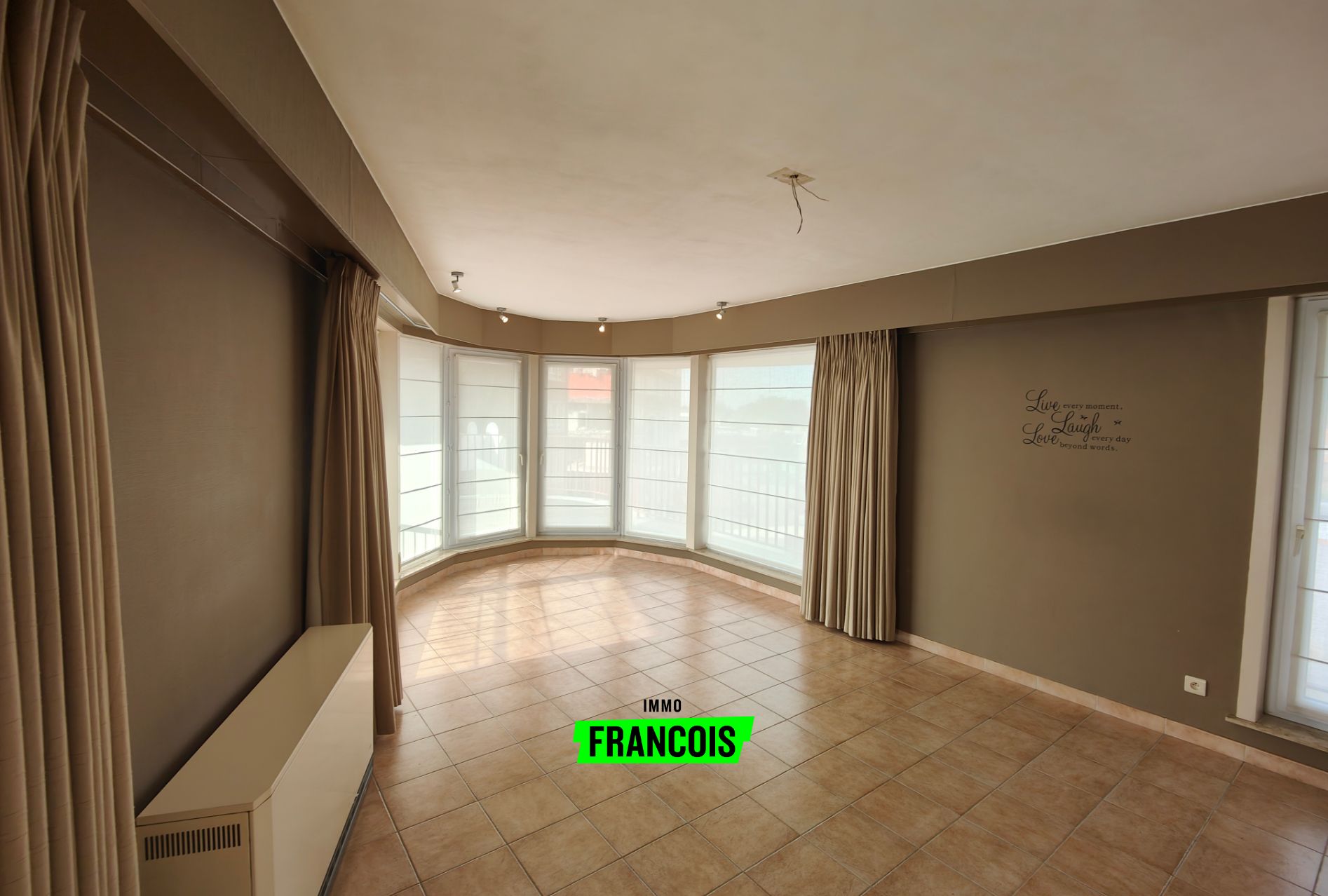 Gezellig appartement met 2 slaapkamers en groot terras nabij de Grote Markt te Roeselare - foto 3