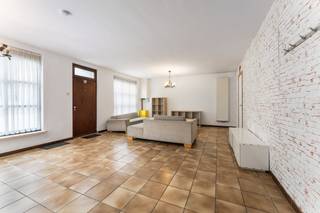 strong>Te koop: Ruime halfopen bebouwing in het hart van NieuwkapelleOp zoek naar een woning met potentieel in een rustige, landelijke omgeving én...