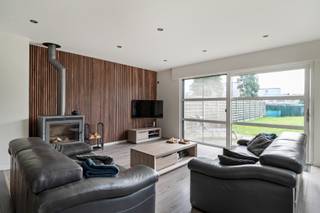 Gelegen in een rustige en residentiële wijk in de Bristerstraat te Brecht bevindt zich deze ruime en uitstekend onderhouden woning, gebouwd in...