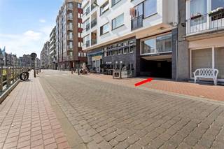 Centraal gelegen autostaanplaats gelegen in residentie Strand, gelegen op de verdieping '-1' via een vlakke inrit. De inrit is via de Graaf...